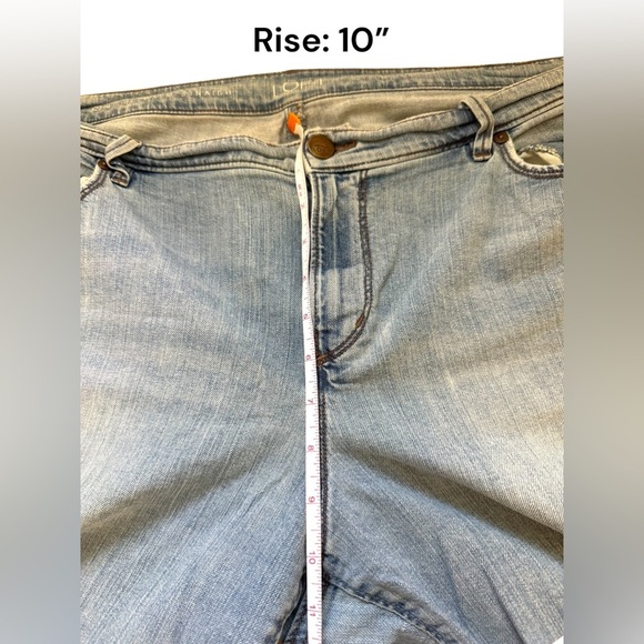 Ann Taylor LOFT Jeans (32/14) Curvy Relaxed Straight Distressed Medium Wash EUC - Picture 3 of 7